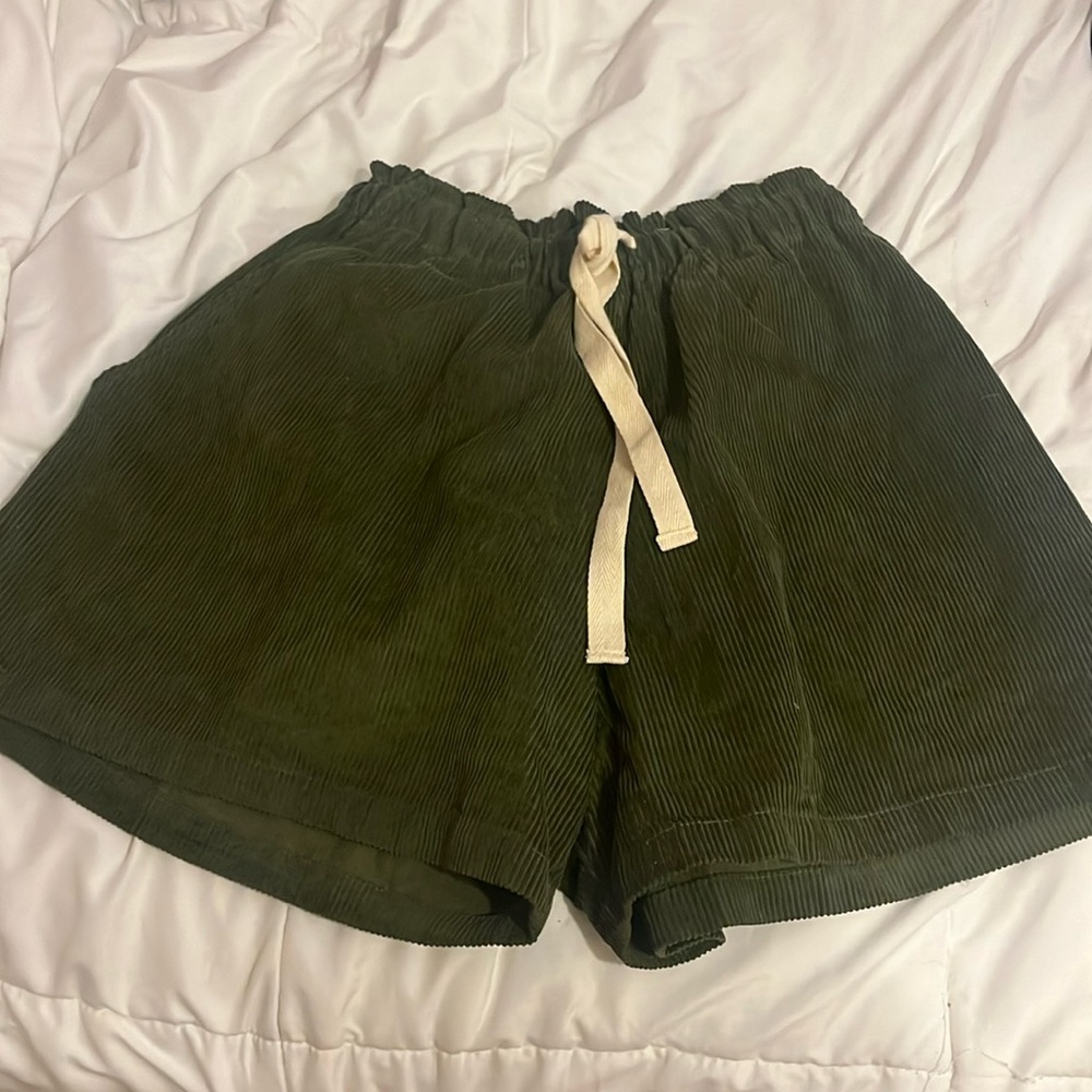 Yoli & Otis Green Corduroy Shorts AU12